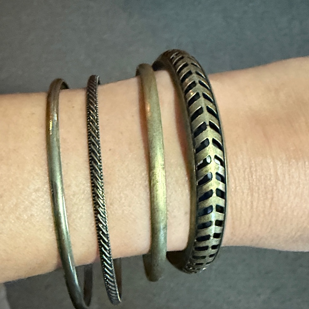 16 bangle bracelets - Picture 5 of 5